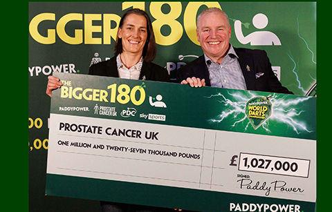 bigger 180 kampagne paddy power sammelt über 1 million pfund für prostatakrebs hilfe während der darts wm